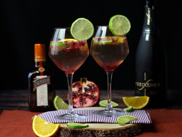 Opskrift Sangria med mousserende vin: feriens forfriskende stjerne