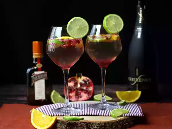 Opskrift Sangria med mousserende vin: feriens forfriskende stjerne