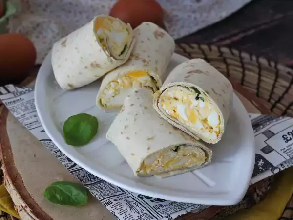 Opskrift Blød og superproteinfyldt wrap med æg og feta