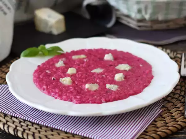 Opskrift Rødbede- og gorgonzola-risotto: en eksplosion af farver og intense smage