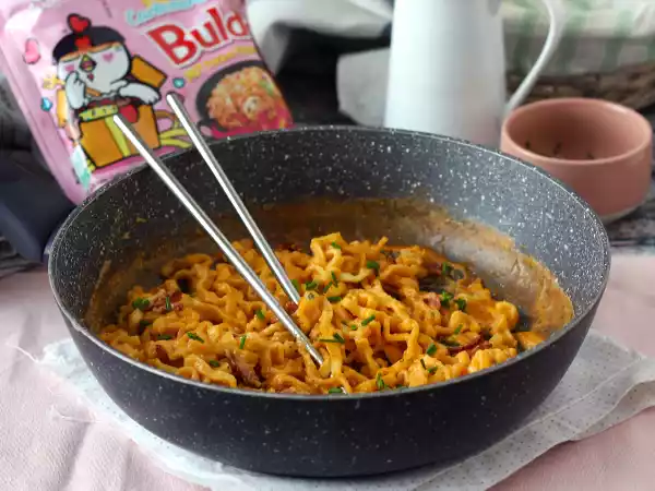 Opskrift Hvordan laver man buldak-nudler med carbonara-smag? den bedste opskrift!