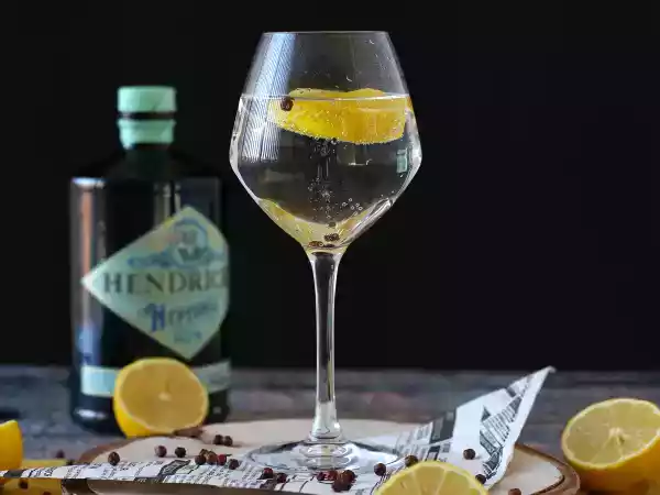 Opskrift Gin og tonic, den uundværlige aperitif-cocktail!