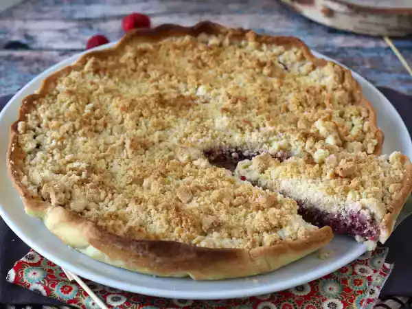 Opskrift Express crumble-tærte med røde frugter