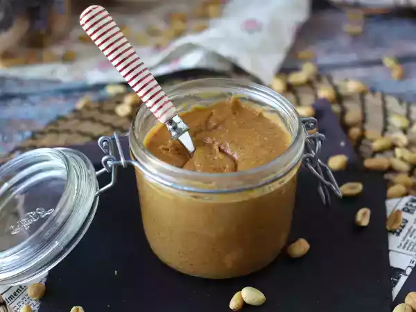 Opskrift Jordnøddepraliné, perfekt til at gense kager!