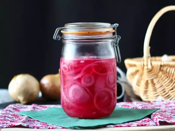 Opskrift Rødløgspickles, perfekt til at forbedre dine retter!