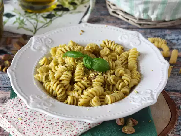 Opskrift Pasta med pistaciepesto, en velsmagende og nem opskrift