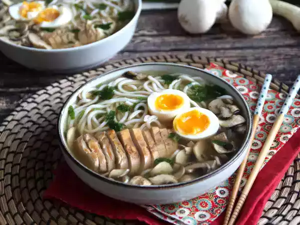 Opskrift Ramen med kylling: den nemme version af denne ikoniske asiatiske ret!