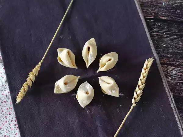 Opskrift Sådan laver du hjemmelavet pasta: sorpresine, en smuk lille pasta