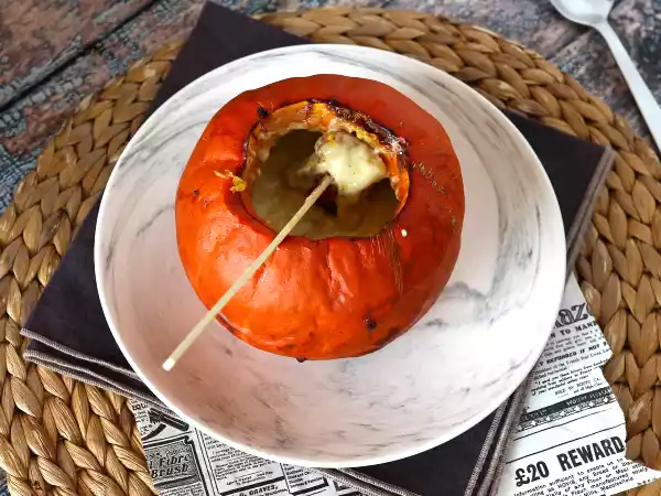 Opskrift Efterårsagtig reblochon-fondue i et græskar!