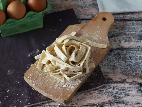 Opskrift Hjemmelavede tagliatelle, fremgangsmåden forklaret trin for trin