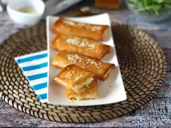 Opskrift Feta saganaki, den græske opskrift på feta- og honningchips