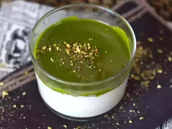 Opskrift Pistacie-panna cotta, den nemme opskrift, som alle elsker!