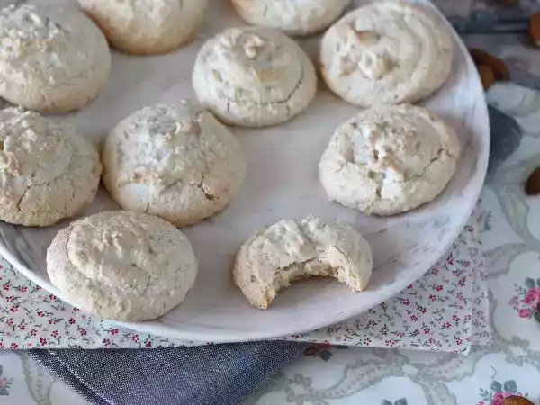 Opskrift Amaretti, italiensk mandelgave, perfekt til kaffen!