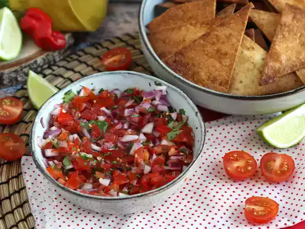 Opskrift Pico de gallo og hjemmelavede tortillachips