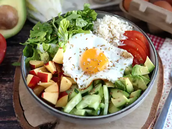 Opskrift Vegetarisk buddha-skål - en smukt afbalanceret og farverig salat!