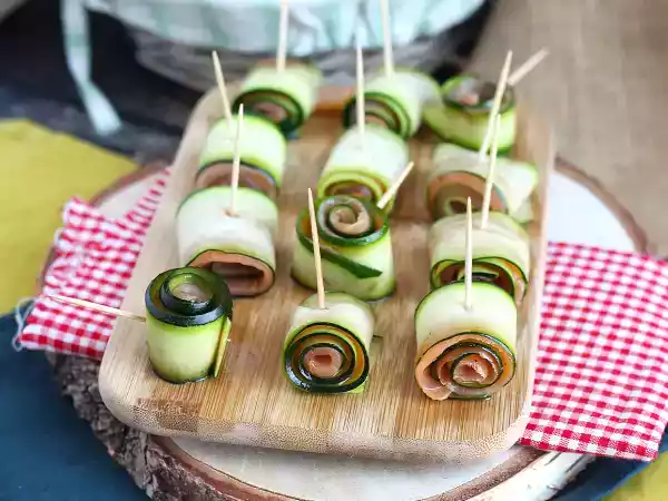 Opskrift Ruller med courgette og røget laks