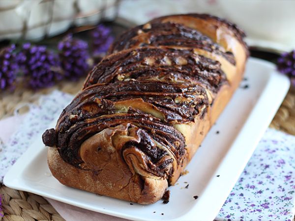 Opskrift Babka-brioche med chokolade og hasselnødder