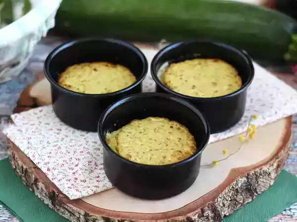 Opskrift Courgette- og pestoflans - glutenfri
