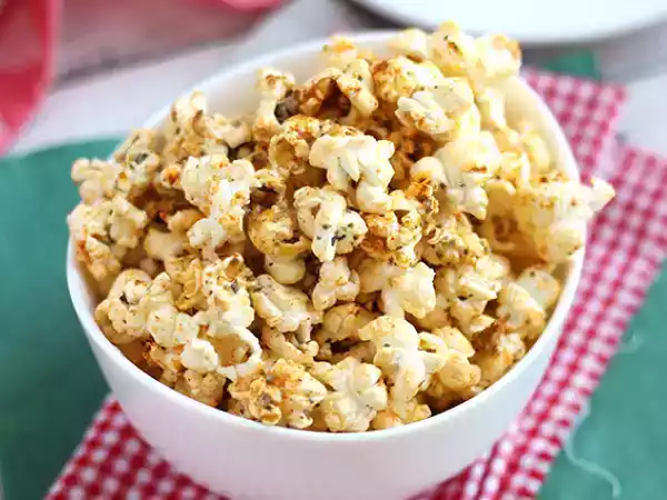 Opskrift Popcorn med pizzasmag