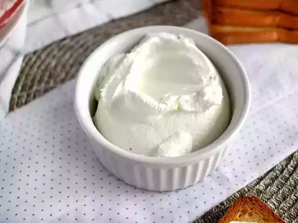 Opskrift Hjemmelavet flødeost (philadelphia-type) med 2 ingredienser