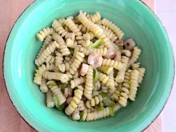 Opskrift Fusilli med courgetter, rejer og ingefær