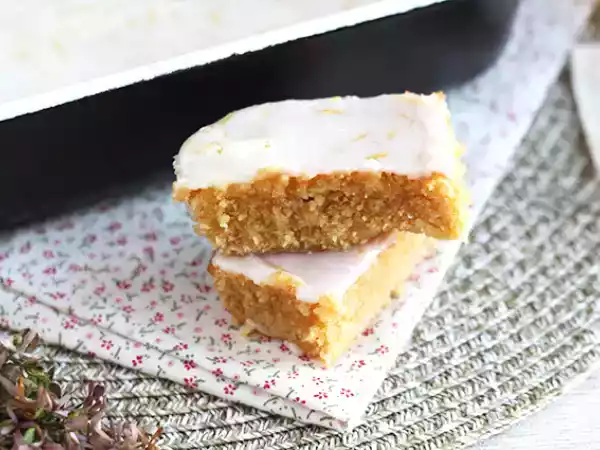 Opskrift Citron- og havregrynsbrownie med citronglasur