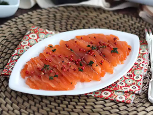 Opskrift Gravlax, den marinerede laks på svensk vis