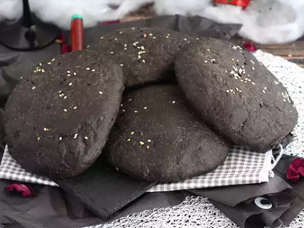 Opskrift Boller med sort blæksprutteblæk