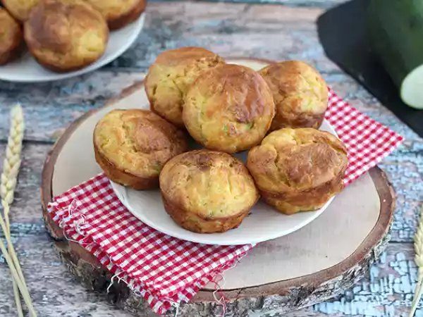 Opskrift Muffins med courgette og gedeost