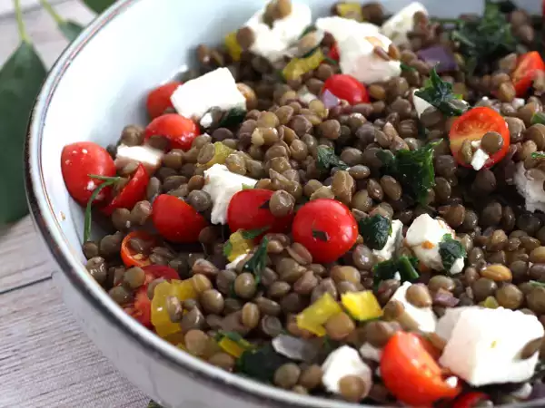 Opskrift Linsesalat med ostemasse