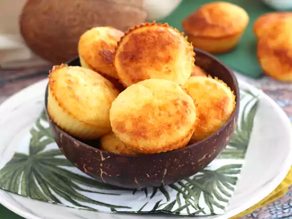 Opskrift Brasilianske kokosmuffins - queijadinhas