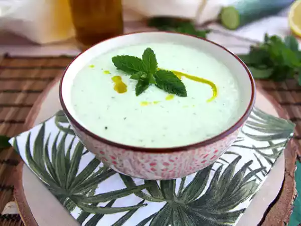 Opskrift Kold agurke- og myntesuppe