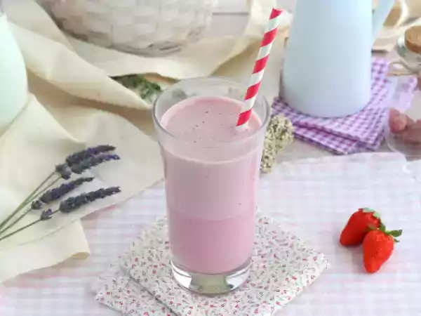 Opskrift Hindbær- og jordbærmilkshake