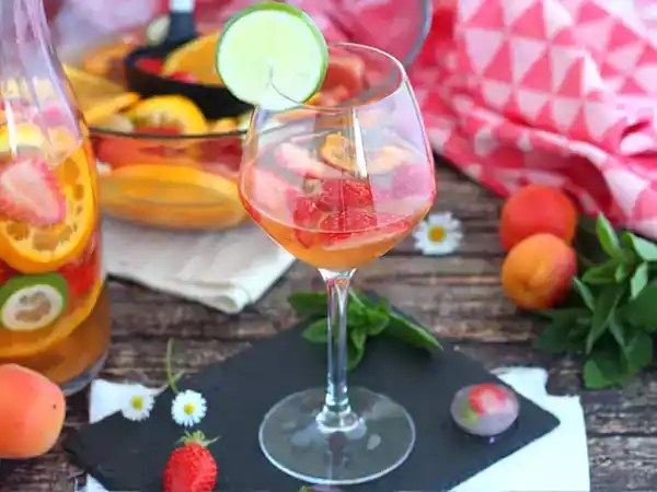 Opskrift Sangria med hvidvin - hvid sangria