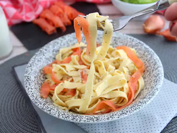 Opskrift Tagliatelle med røget laks og dild
