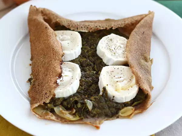 Opskrift Boghvedegalette med gedeost og spinat