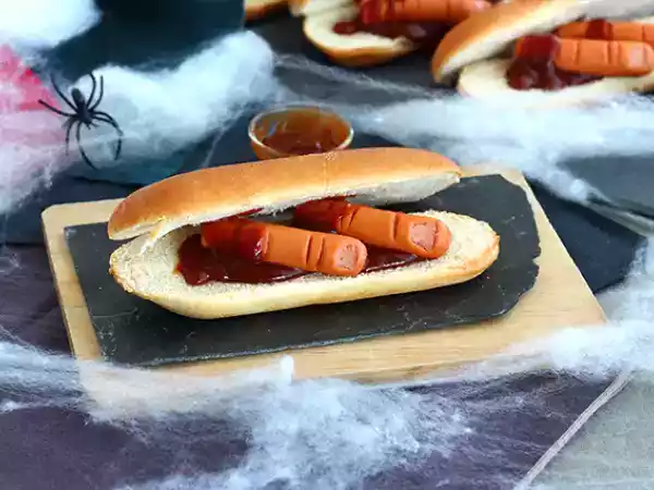 Opskrift Blodige halloween-hotdogs