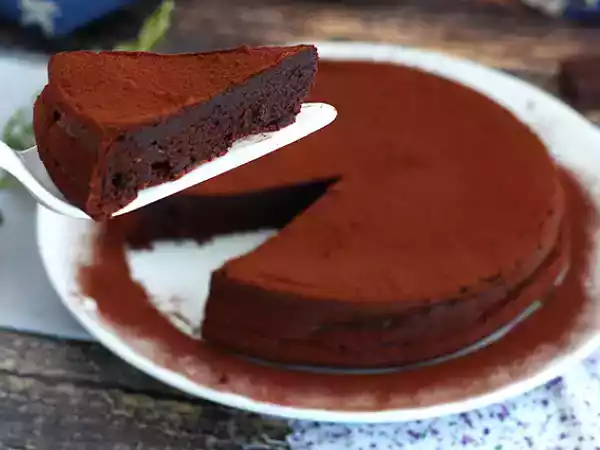 Opskrift Hjemmelavet chokolademousse-kage