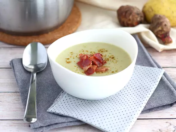 Opskrift Jordskokke-, kartoffel- og baconsuppe