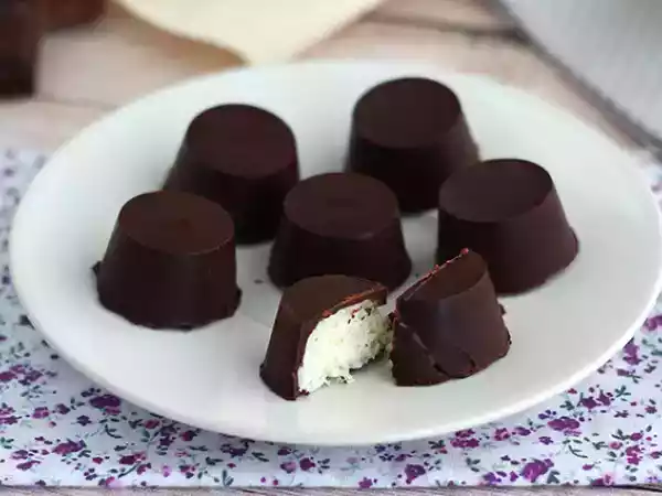Opskrift Kokosfyldte chokolader i bounty-stil