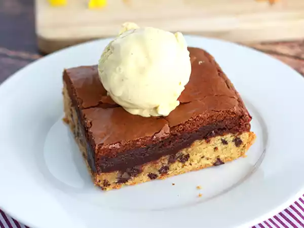 Opskrift Cookie- og browniekage perfekt til en snack!