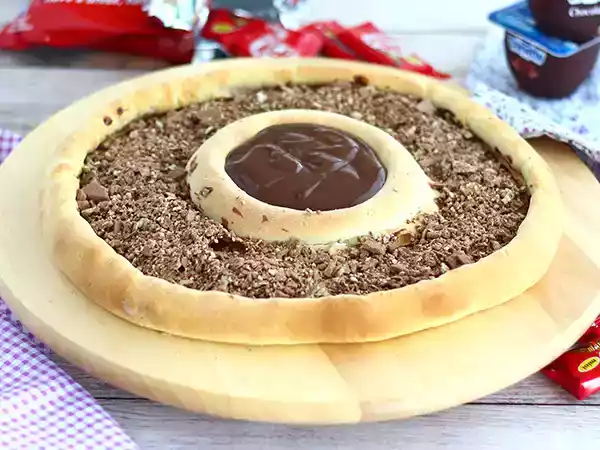 Opskrift Pizza med kit kat og yoghurt chokolade danette