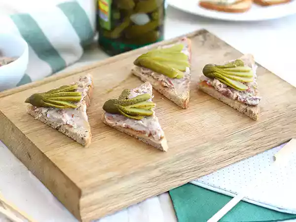 Opskrift Toast med rilletter og asier