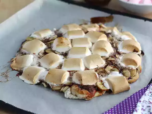Opskrift Sød pizza med banan og chokolade