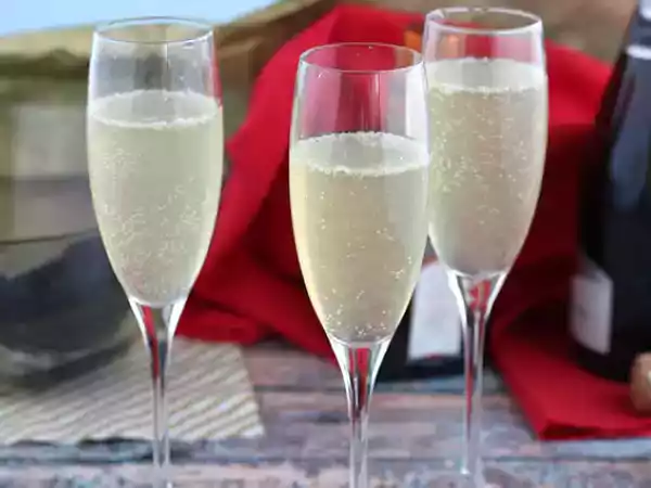 Opskrift Champagnesuppe, en festlig cocktail