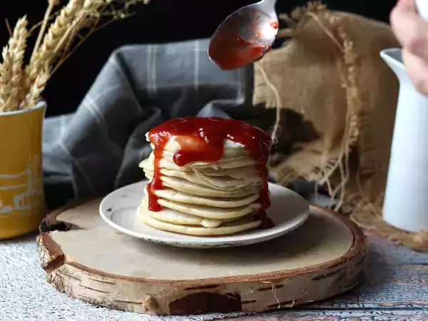 Opskrift Bløde veganske pandekager med hørfrøæg: nem og æggefri opskrift