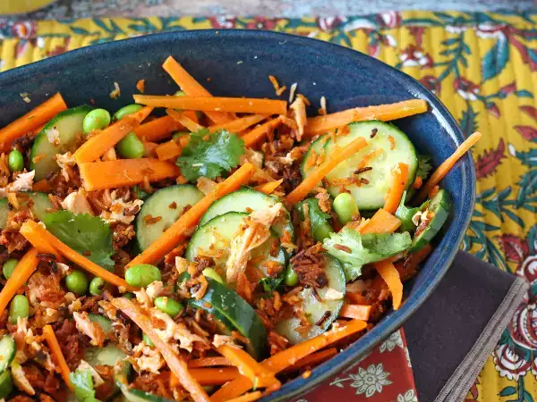 Opskrift Sprød, krydret laks med sprød rissalat!