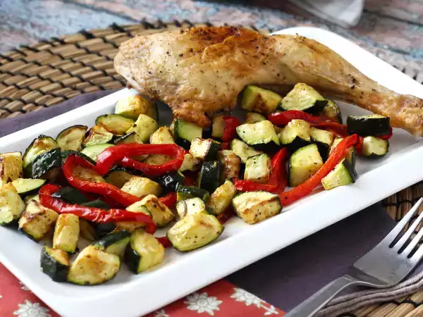 Opskrift Kylling med peberfrugt og courgetter i frituregryde: klar på 20 minutter!