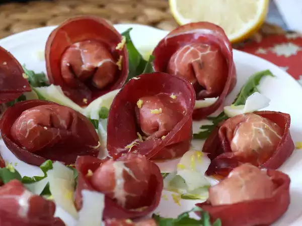 Opskrift Tortelloni di bresaola fyldt med rucola og ricottaost: velsmagende og klar på 10 minutter!
