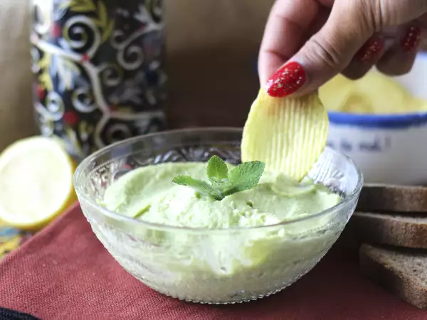 Opskrift Cremet avocadomayonnaise med hårdkogt æg - uden rå æg